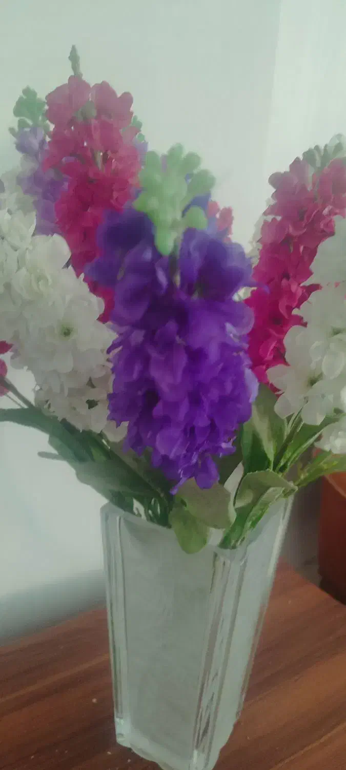 گل مصنوعی همراه گلدان کریستال|گل مصنوعی|خرم‌آباد, |دیوار