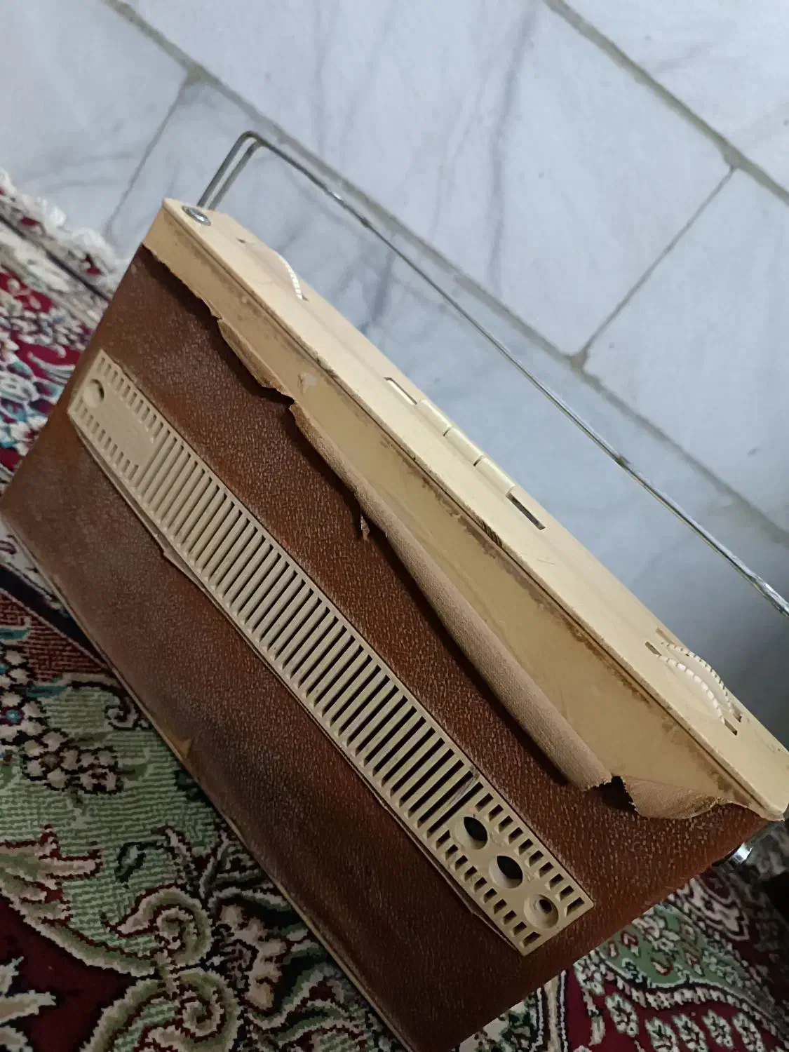 رادیو های قدیمی|کلکسیون اشیاء عتیقه|یزد, |دیوار