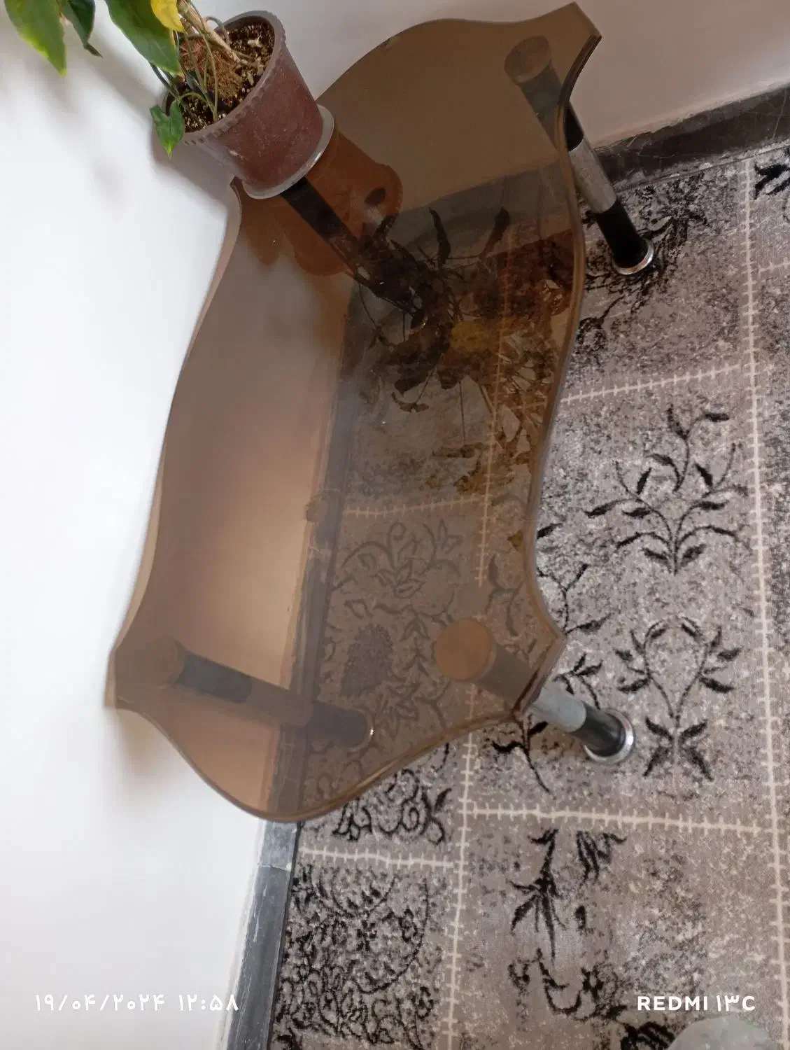 میز شیشهای جلو مبلی و ۳تا عسلی|مبلمان خانگی و میز عسلی|لنگرود, |دیوار