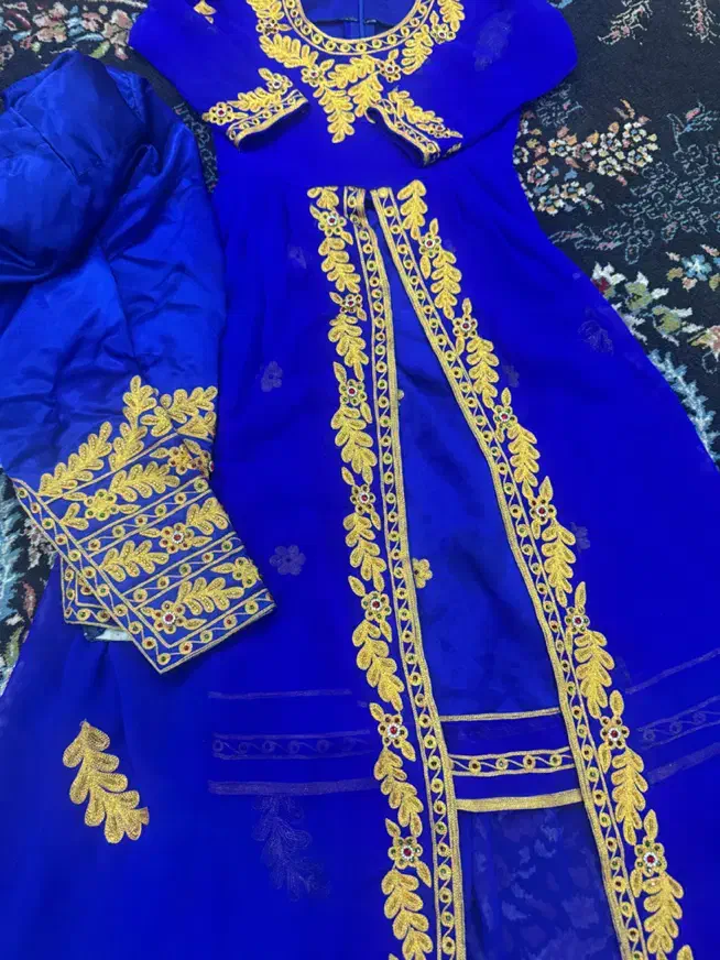 لباس مجلسی|لباس|قشم, |دیوار