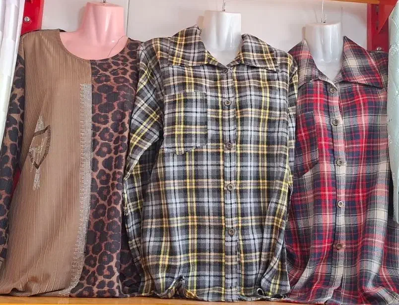 انواع پوشاک زنانه وبچگانه و لوازم آرایشی|لباس|صحنه, |دیوار