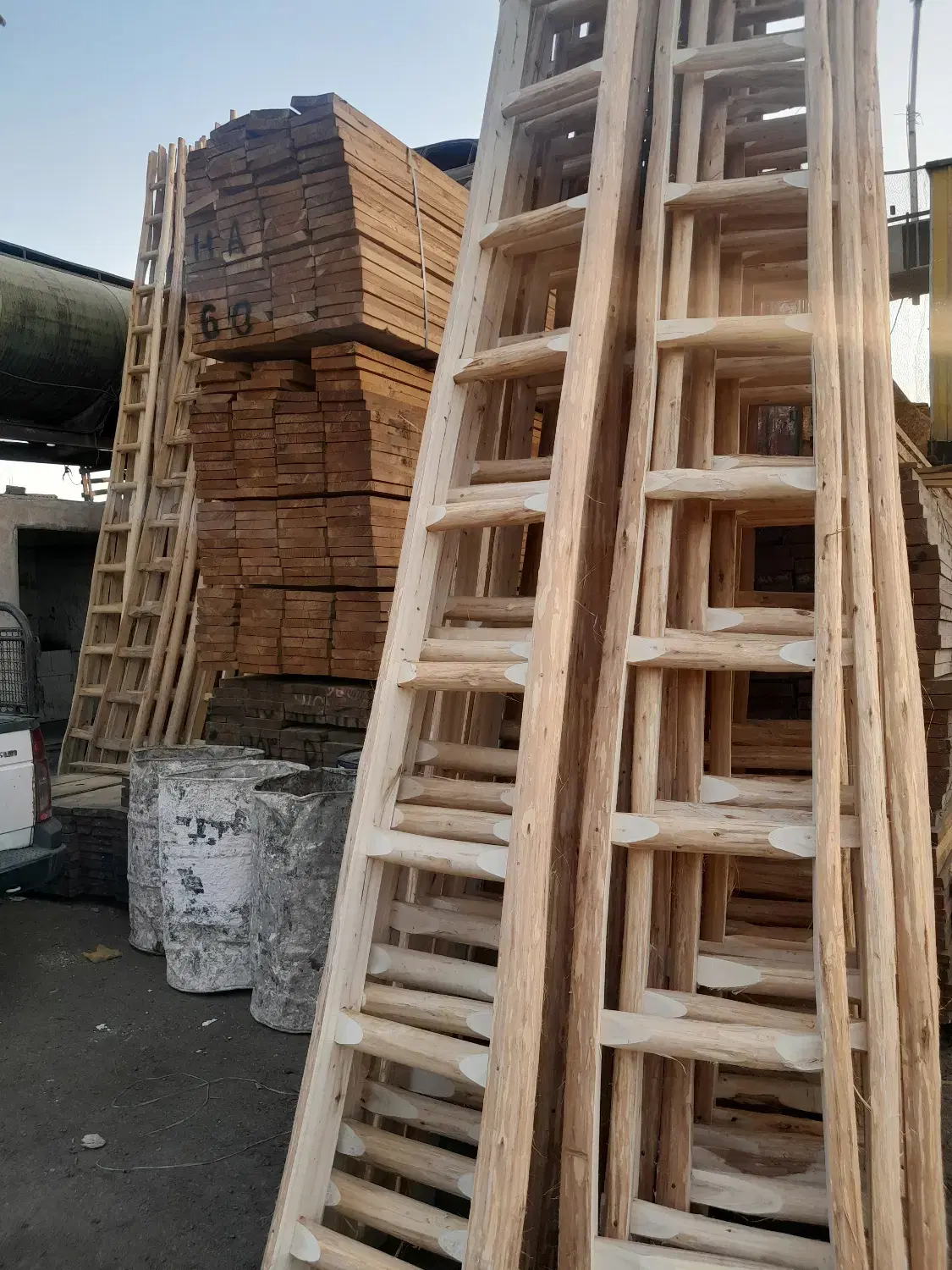 نردبان های نقاشی ۵و۶و۷و۸و۱۰ پله روسی چوبی|مصالح و تجهیزات ساختمان|تهران, مشیریه|دیوار
