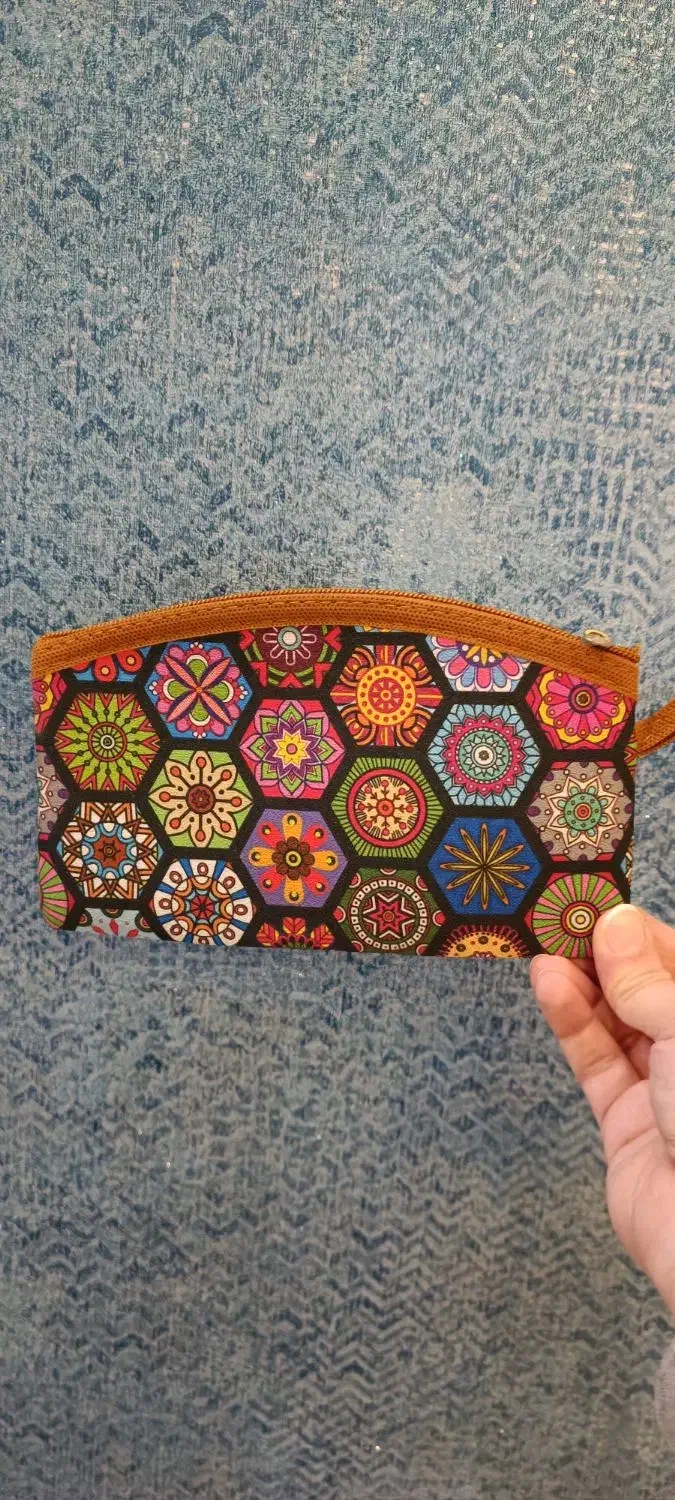 آرایشی و جامدادی|کیف، کفش، کمربند|رشت, حمیدیان|دیوار