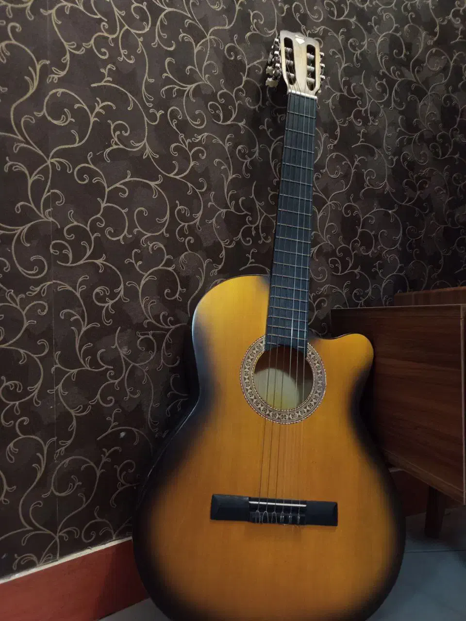 گیتار|گیتار، بیس، امپلیفایر|بابل, |دیوار