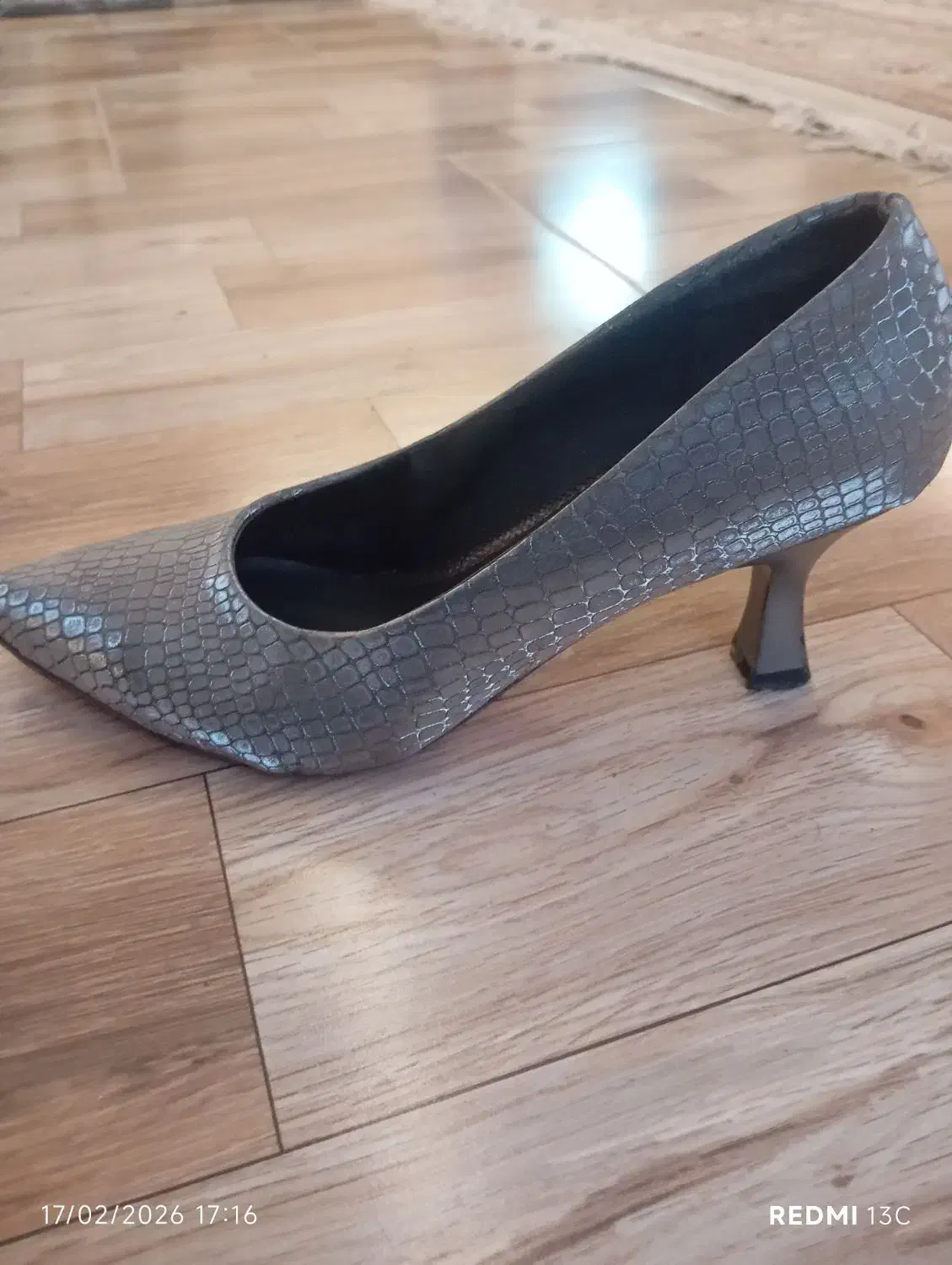 کفش مجلسی|کیف، کفش، کمربند|کاشمر, |دیوار