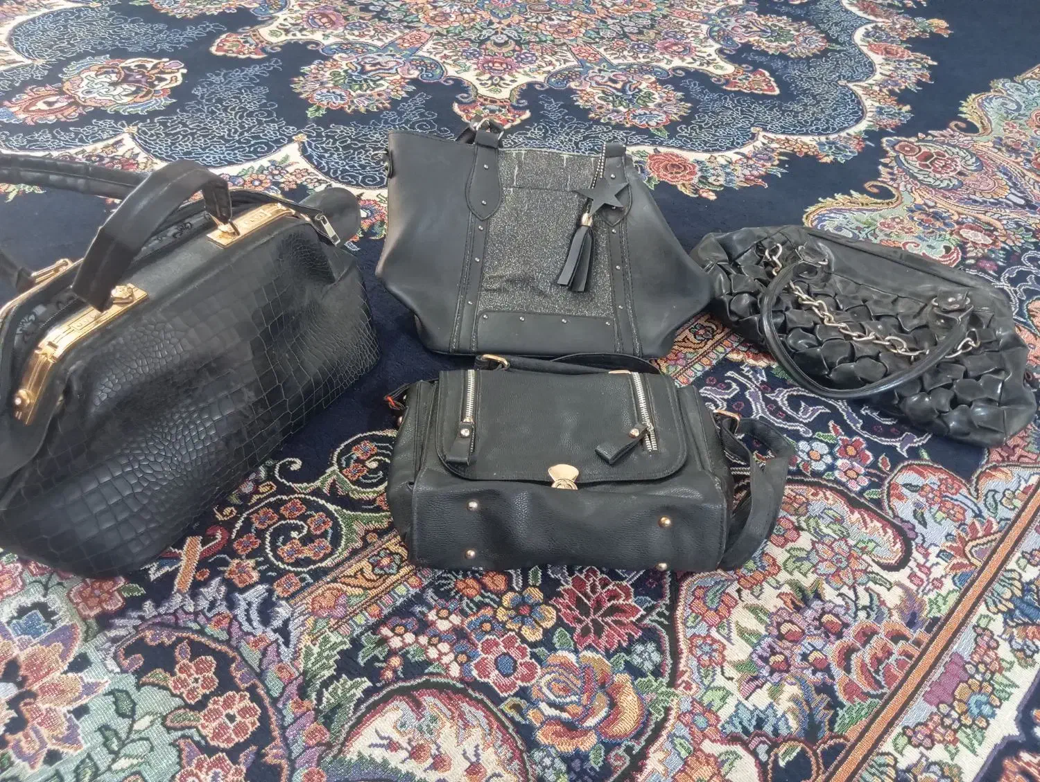 تعدادی کیف|کیف، کفش، کمربند|برازجان, |دیوار