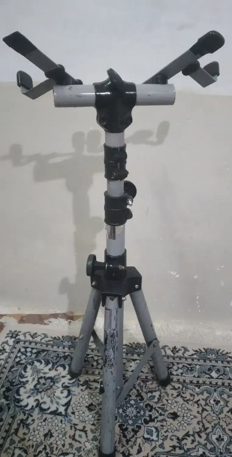 پایه پرکاشن|درام و پرکاشن|شیراز, هفت تنان|دیوار