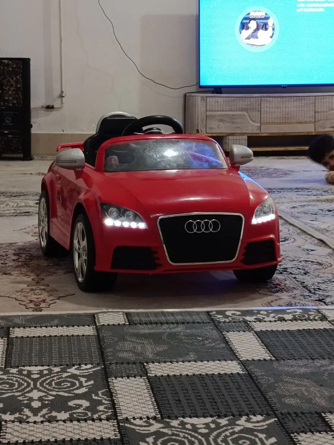 ماشین شارژی سالم کنترل داره|اسباب‌بازی بچه|کرمانشاه, |دیوار