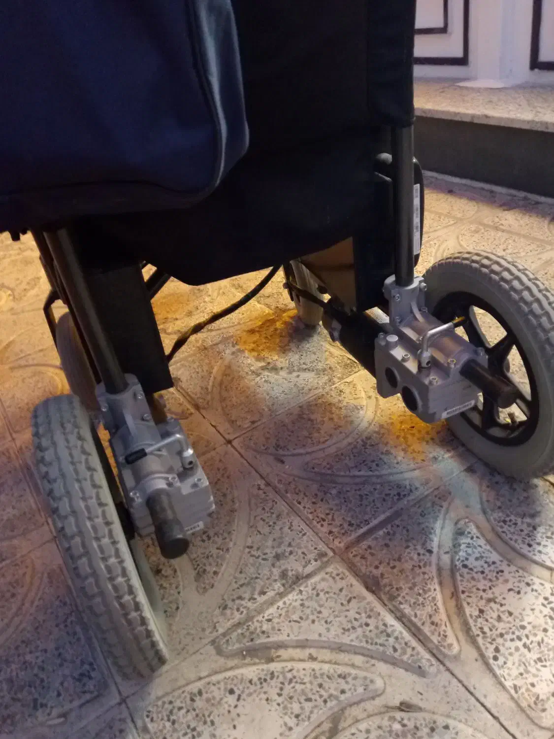 ویلچر برقی درحدنویه سال تو خونه استفاده شده خارجی|پزشکی|ارومیه, |دیوار