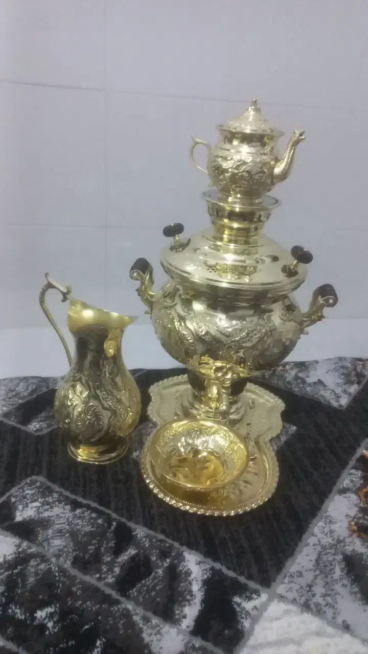 سماور ۸ لیتری طلایی یه پایه از کاسش کنده شده فقط|سماور، چایساز، قهوهساز|مشهد, خواجه ربیع|دیوار