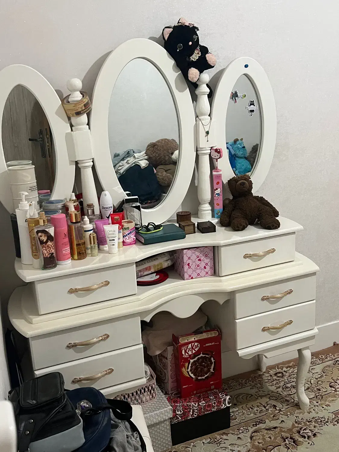 تخت دو نفره|تخت و سرویس خواب|رباط‌کریم, رباط‌کریم|دیوار