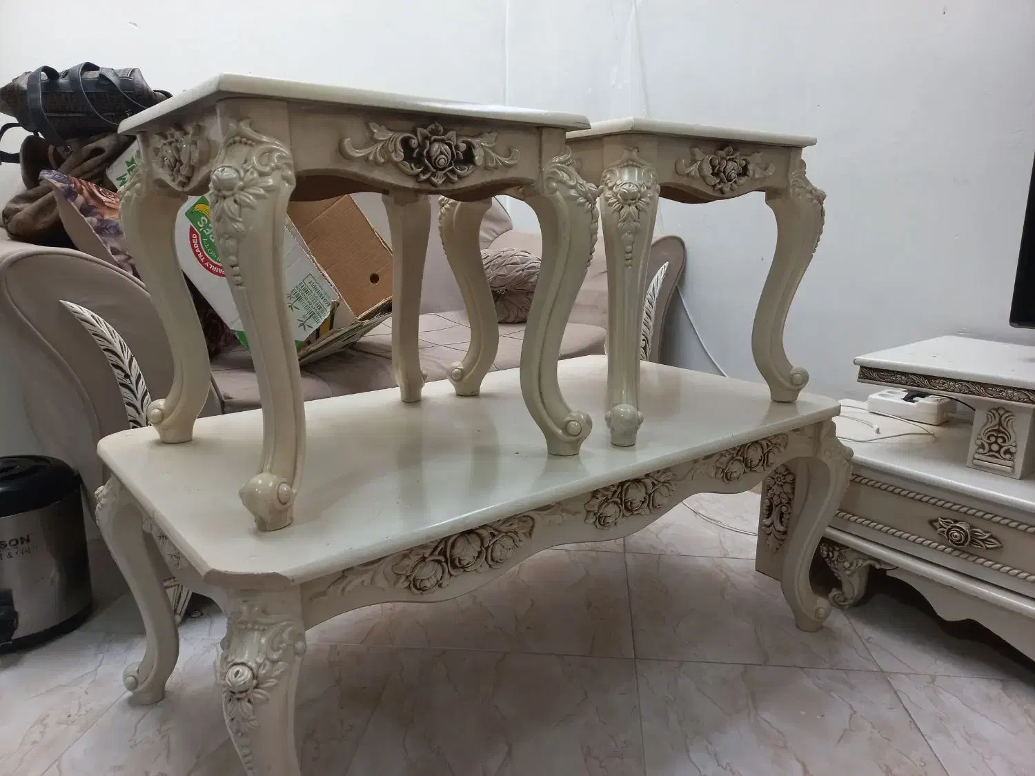 مبل راحتی هفت نفره وسه تا عسلی|مبلمان خانگی و میز عسلی|قرچک, میرزائی جنوبی|دیوار