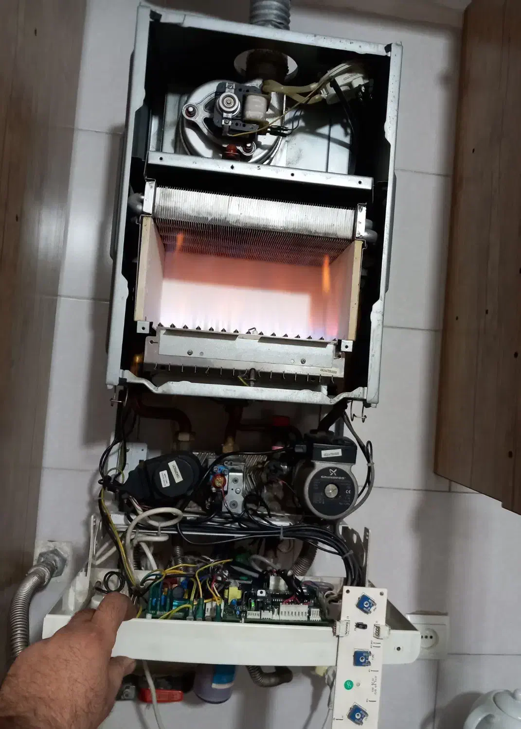 تعمیرات تخصصی انواع پکیج های(ایرانی-خارجی) باضمانت|خدمات پیشه و مهارت|اسلام‌شهر, شهرک واوان|دیوار