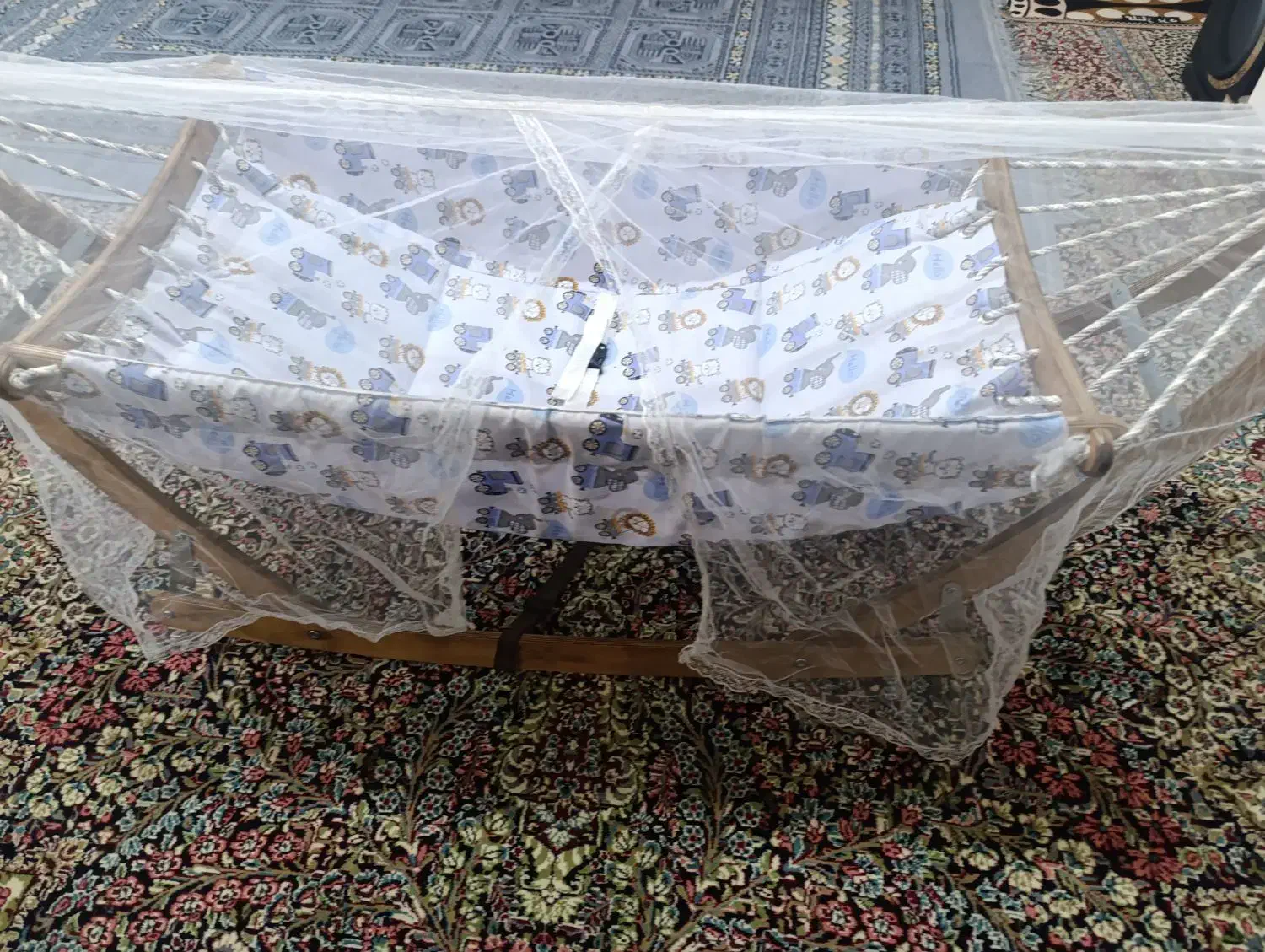 گهواره نونو|تخت و صندلی بچه|بم, |دیوار