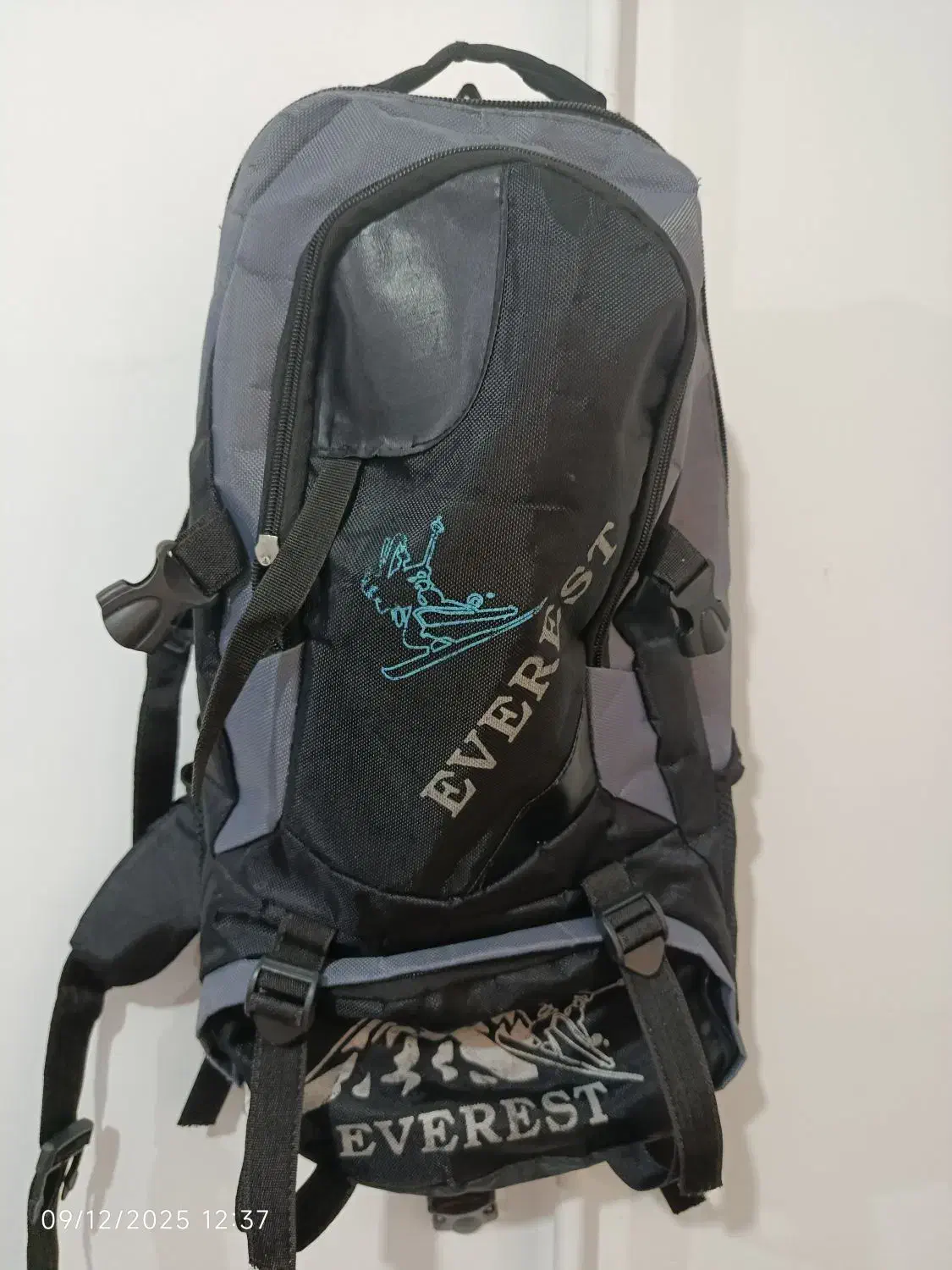 کیف کوله پشتی|کیف، کفش، کمربند|رشت, منظریه|دیوار