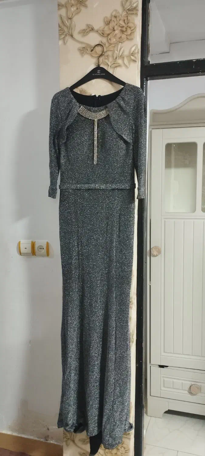 لباس مجلسی|لباس|لاهیجان, لیالستان|دیوار