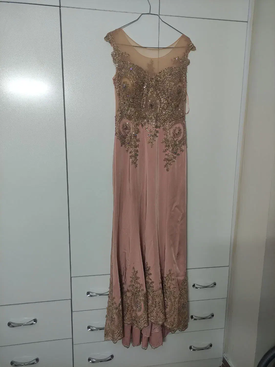 لباس مجلسی|لباس|مهاجران, |دیوار