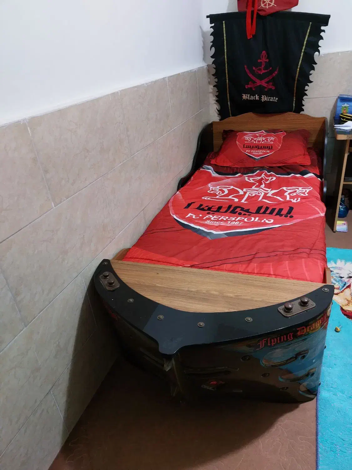 کمدلباس  وتخت نوجوانی با تشک در حد نو سالم|تخت و سرویس خواب|محمدشهر, سیدآباد|دیوار