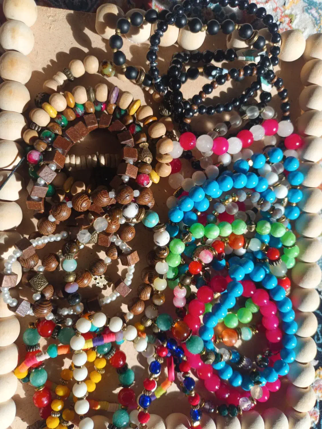 تعدادی دستبند مهره ای|بدلیجات|رشت, خرسندی|دیوار