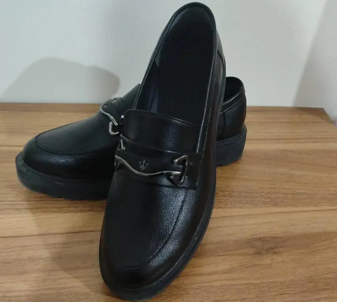 کفش|کیف، کفش، کمربند|ازنا, |دیوار