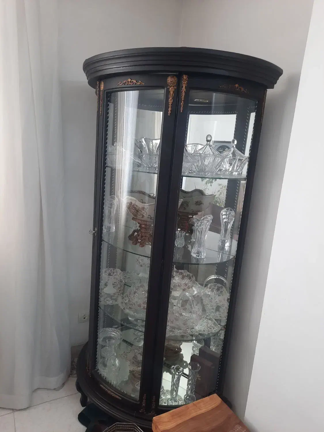 بوفه چوبی نیم هلال|بوفه، ویترین، کنسول|شیراز, شهرک کوثر|دیوار