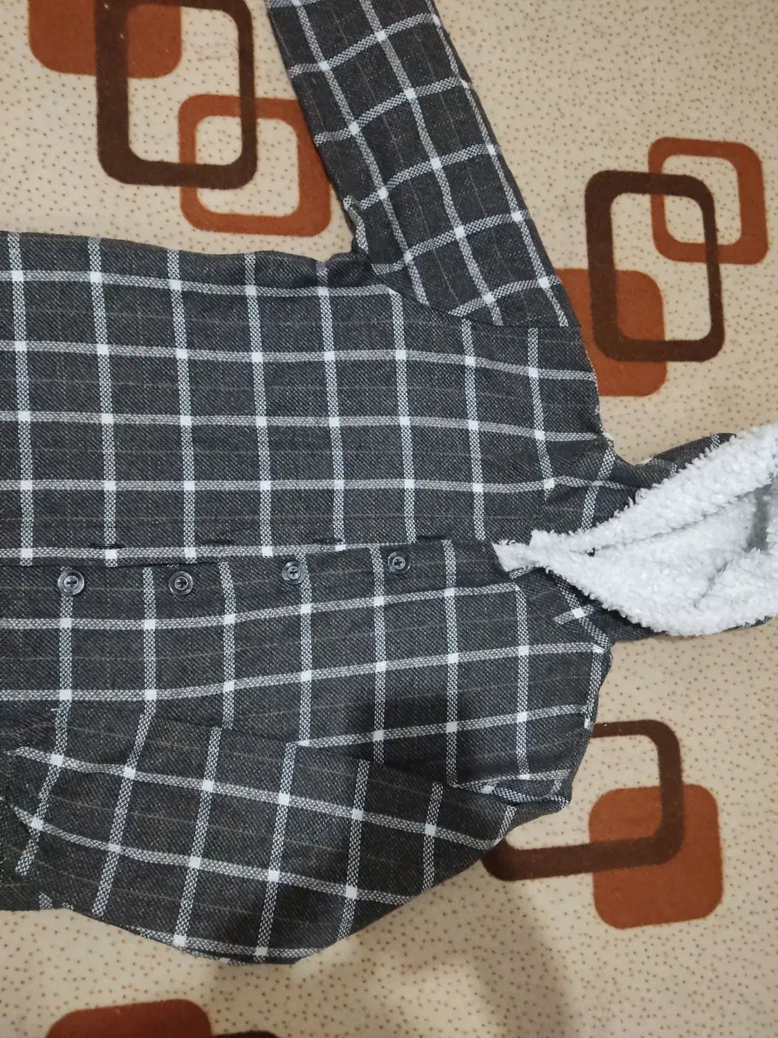 شکت چهار خونه نو|لباس|نور, |دیوار