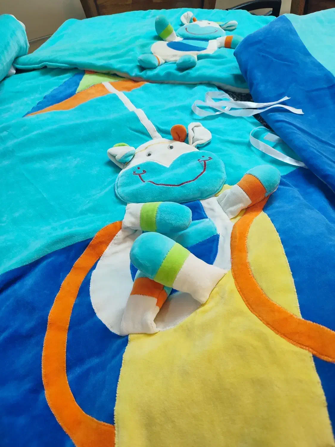 روتختی همراه با محافظ تخت سیسمونی  ترک طرح برجسته|سرویس روتختی|اصفهان, جلفا|دیوار