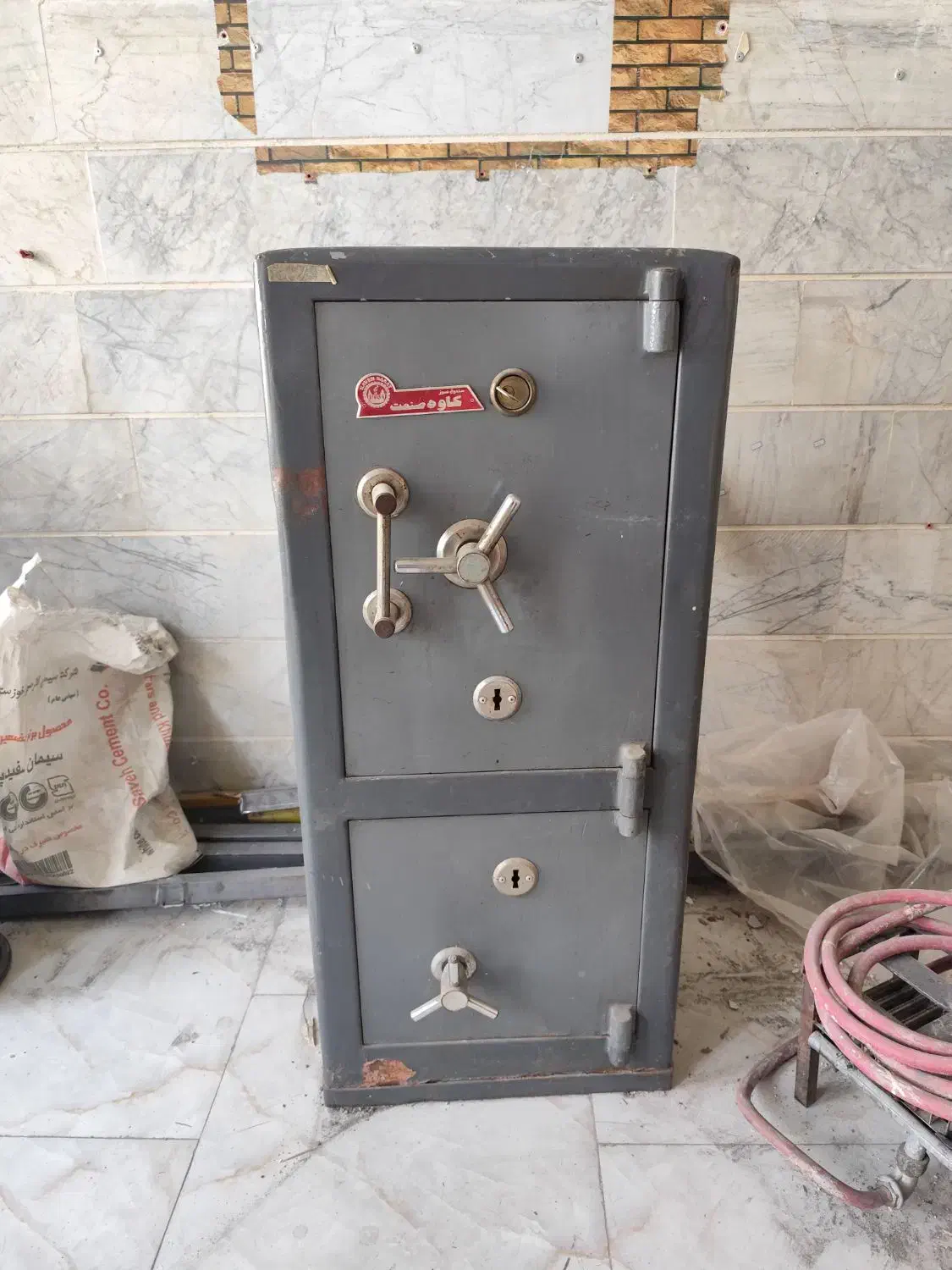 گاوصندوق|ابزارآلات|قدس, شهر‌قدس|دیوار