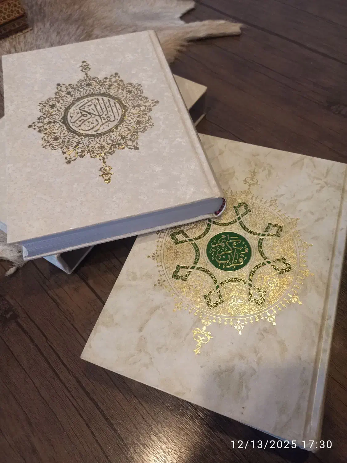 دو جلد کتاب قرآن|کتاب و مجله مذهبی|کرج, گلستان|دیوار