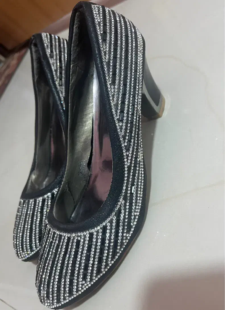 کفش پاشنه دار|کیف، کفش، کمربند|رامشیر, |دیوار