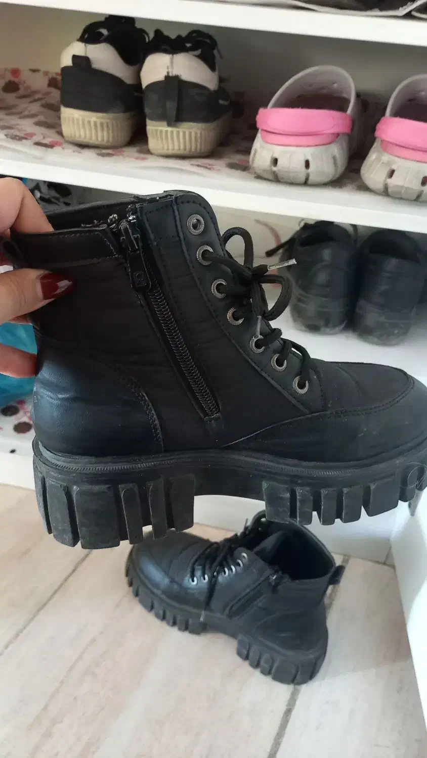 دوتاکفش یکی نیم بوت یکی کتونی|کیف، کفش، کمربند|گرگان, |دیوار