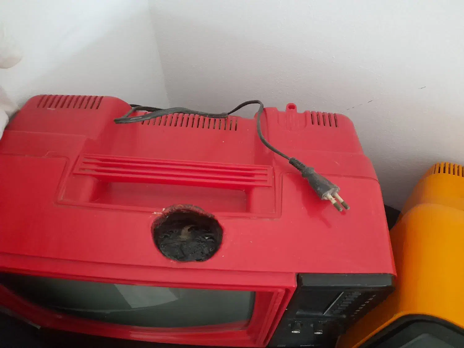 تلوزیون کلکسیونی|کلکسیون اشیاء عتیقه|نوشهر, |دیوار