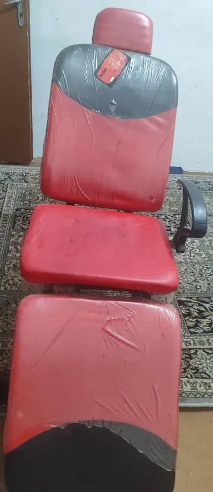 میز آرایش و آینه و صندلی|آرایشگاه و سالنهای زیبایی|فولادشهر, A6|دیوار