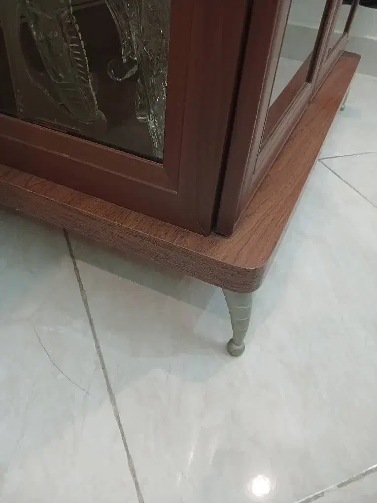 ویترین چوبی گردویی سالم|بوفه، ویترین، کنسول|فردیس, منظریه|دیوار