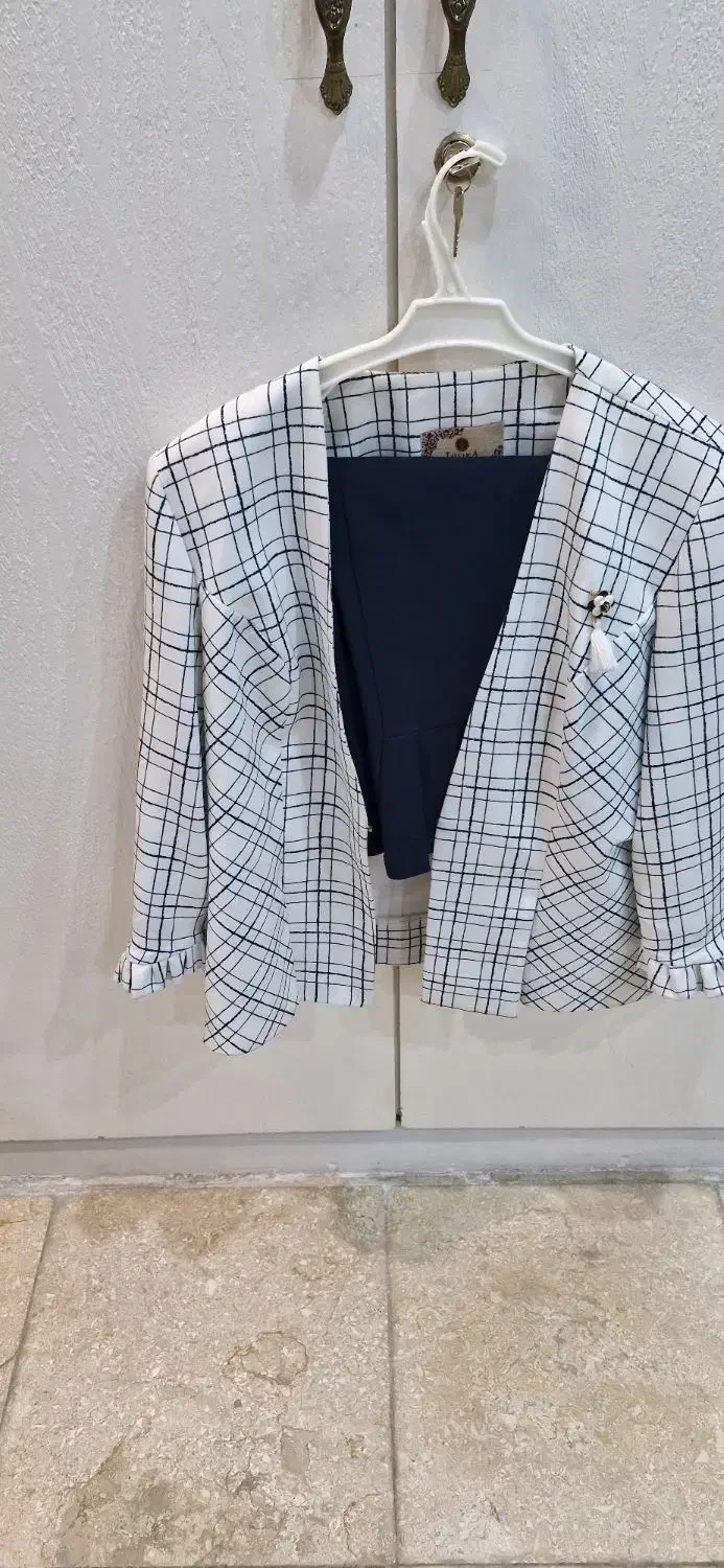 کت و دامن|لباس|تهران, مینای شمالی (مخبر)|دیوار