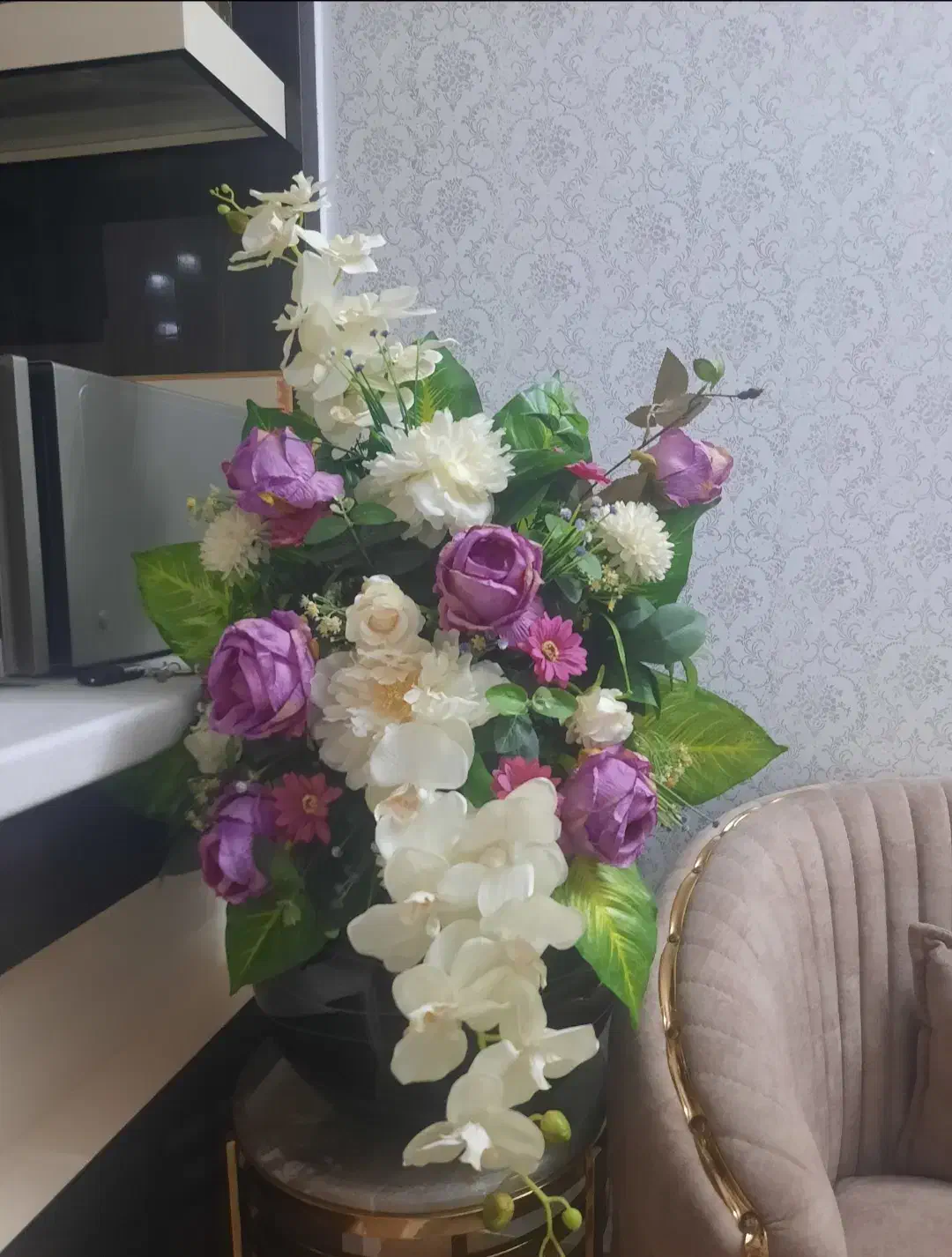 گلدون بزرگ خوشرنگ با گلهای ترک مفت|گل مصنوعی|مشهد, شهید فرامرز عباسی|دیوار