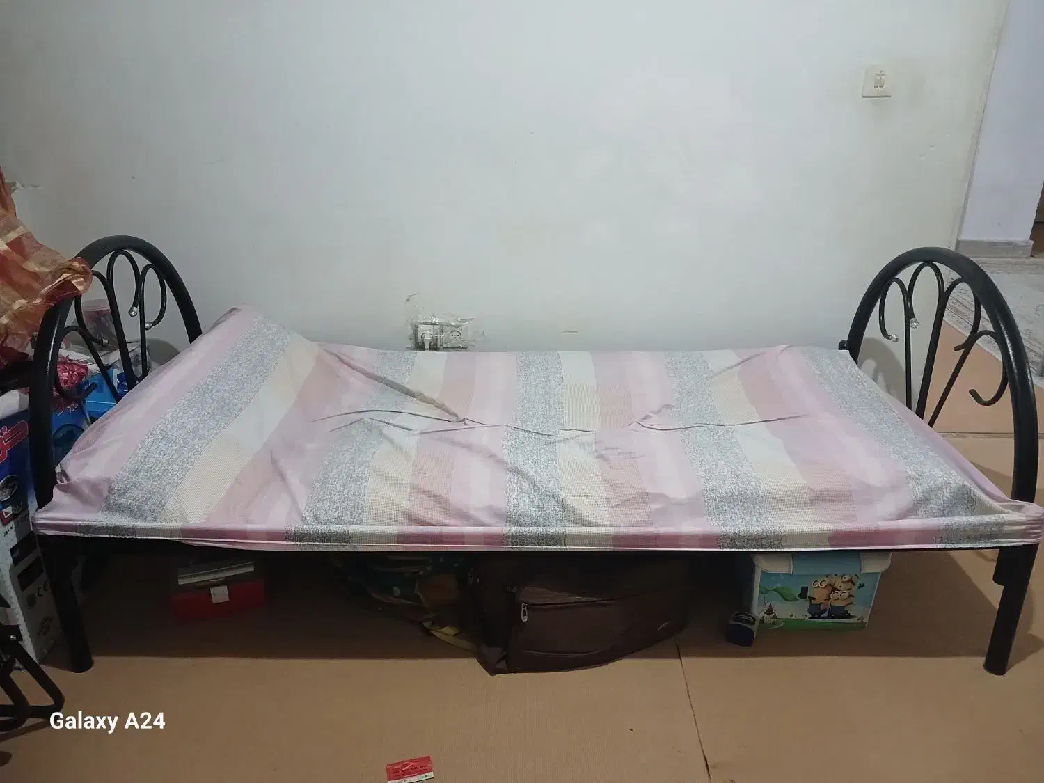 تخت فلزی|تخت و سرویس خواب|رشت, حمیدیان|دیوار