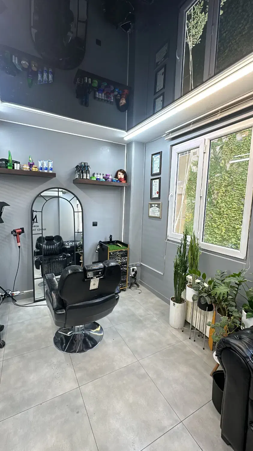 اجاره صندلی ارایشگاه مردانه درسعادت اباد|خدمات آرایشگری و زیبایی|تهران, سعادت‌آباد|دیوار