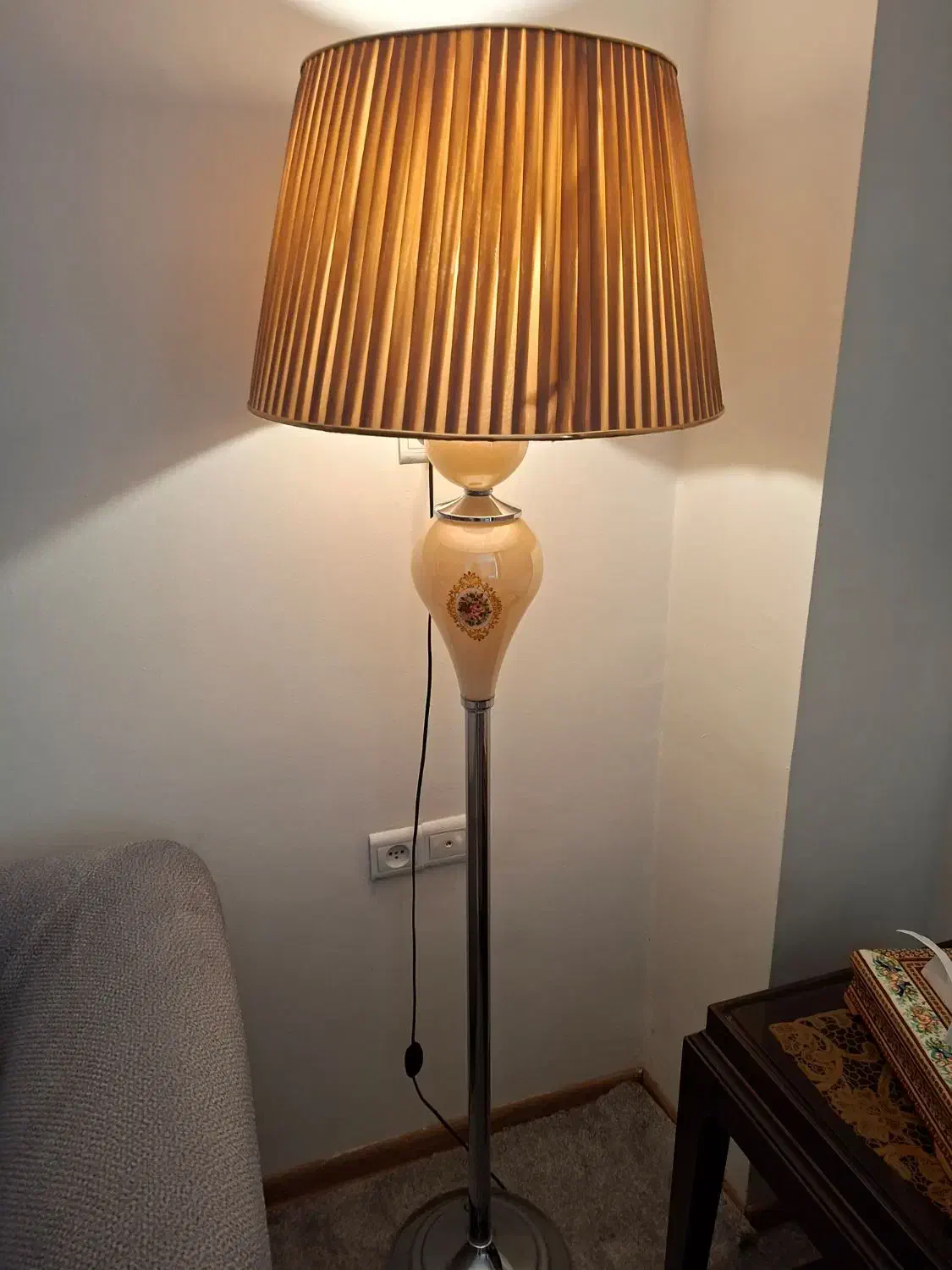 آباژور ایستاده|چراغ خواب و آباژور|بجنورد, |دیوار