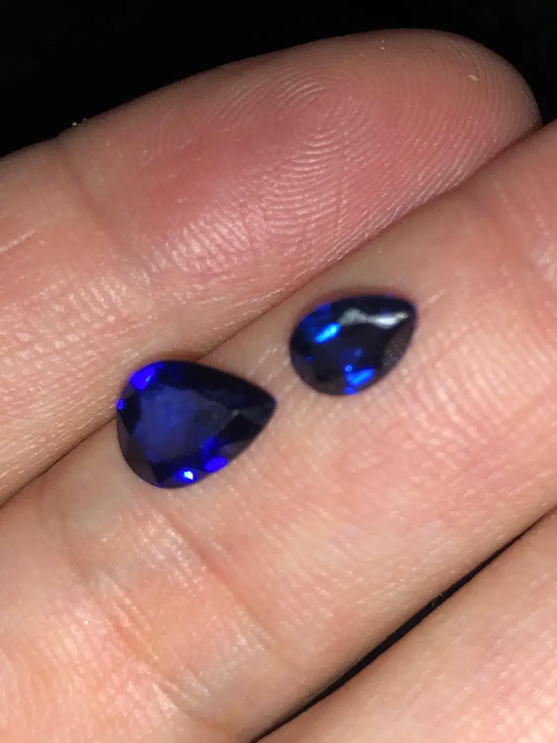 یاقوت کبود|جواهرات|قم, صفائیه|دیوار