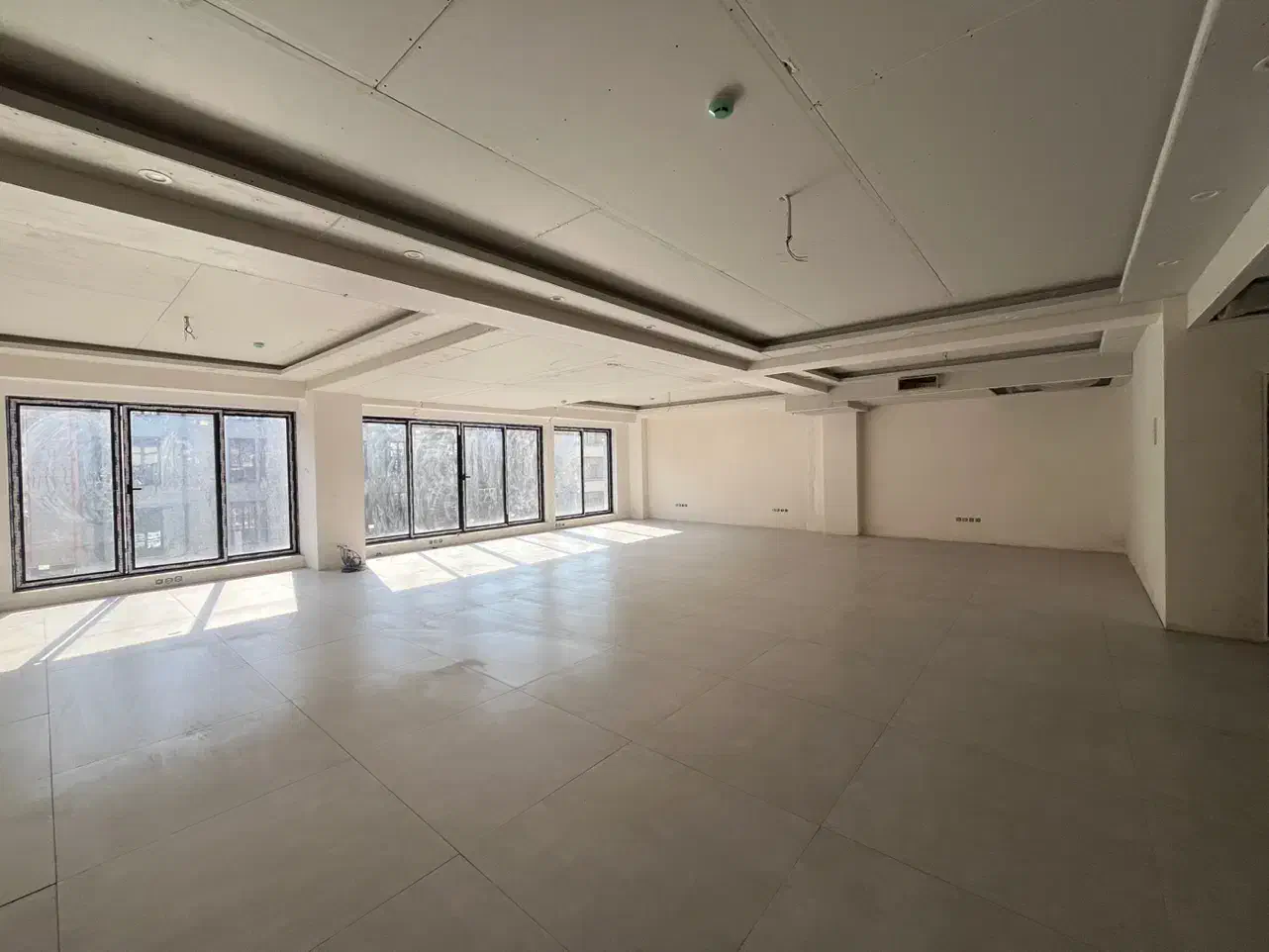 ونک۱۰۰۰متر مستغلات کلیدنخورده موقعیت اداری|اجارهٔ دفتر کار، اتاق اداری، مطب|تهران, ونک|دیوار