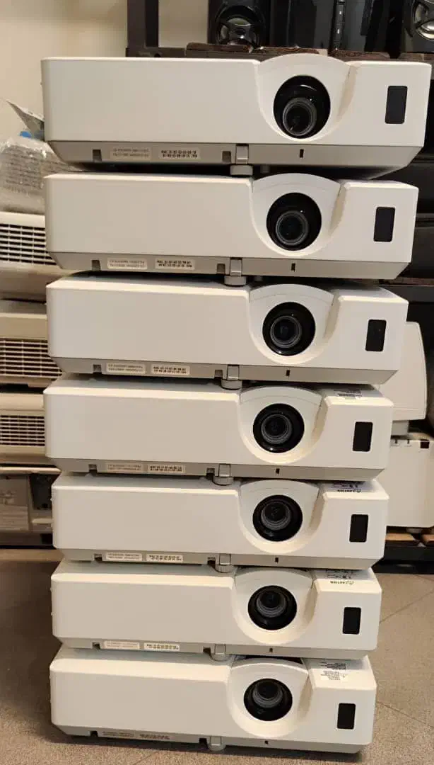 ویدیو پروژکتور با لامپ اورجینال با یکسال گارانتی|تلویزیون و پروژکتور|تهران, باغ فردوس|دیوار