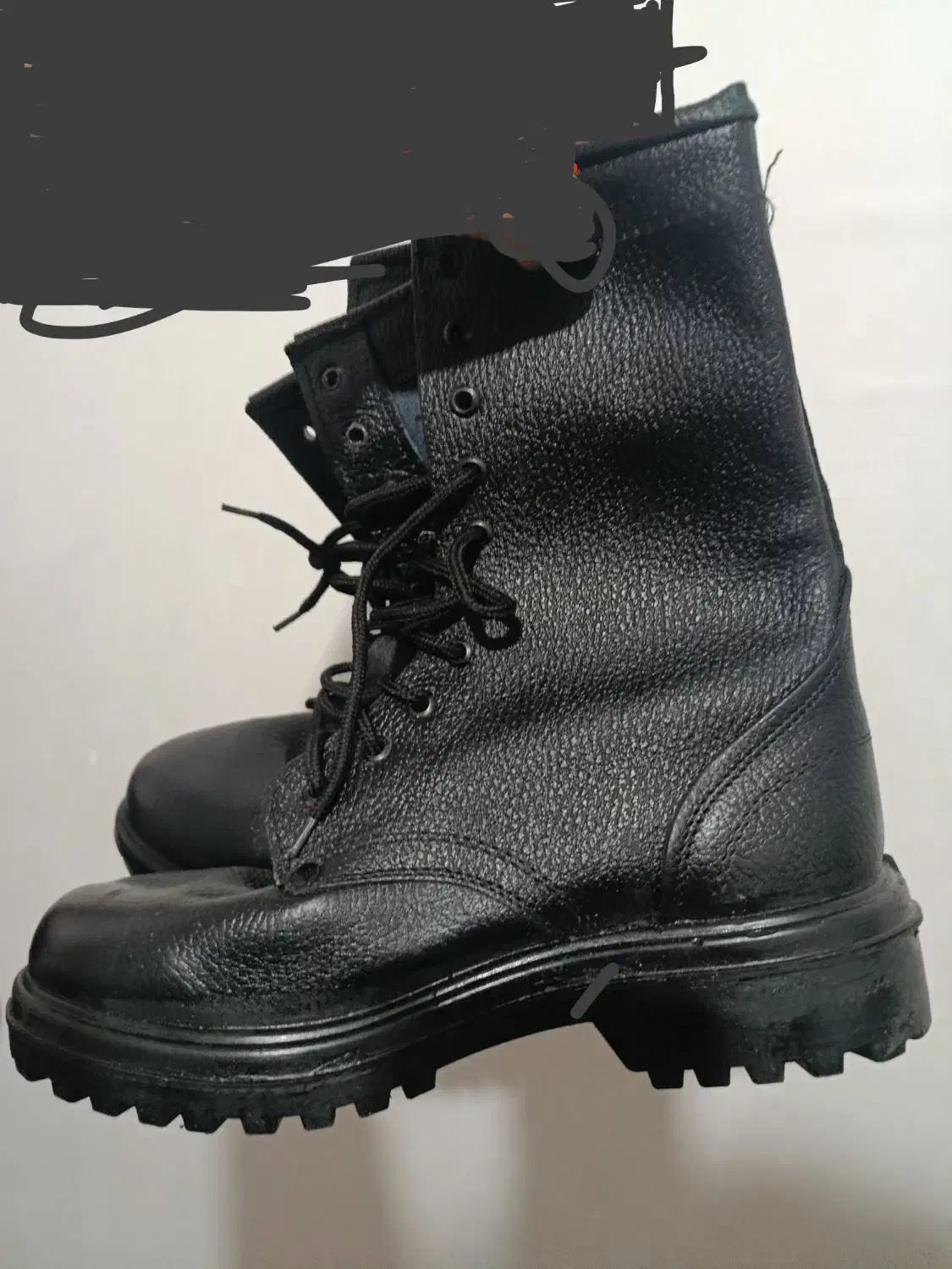 پوتین|کیف، کفش، کمربند|ایوانکی, |دیوار