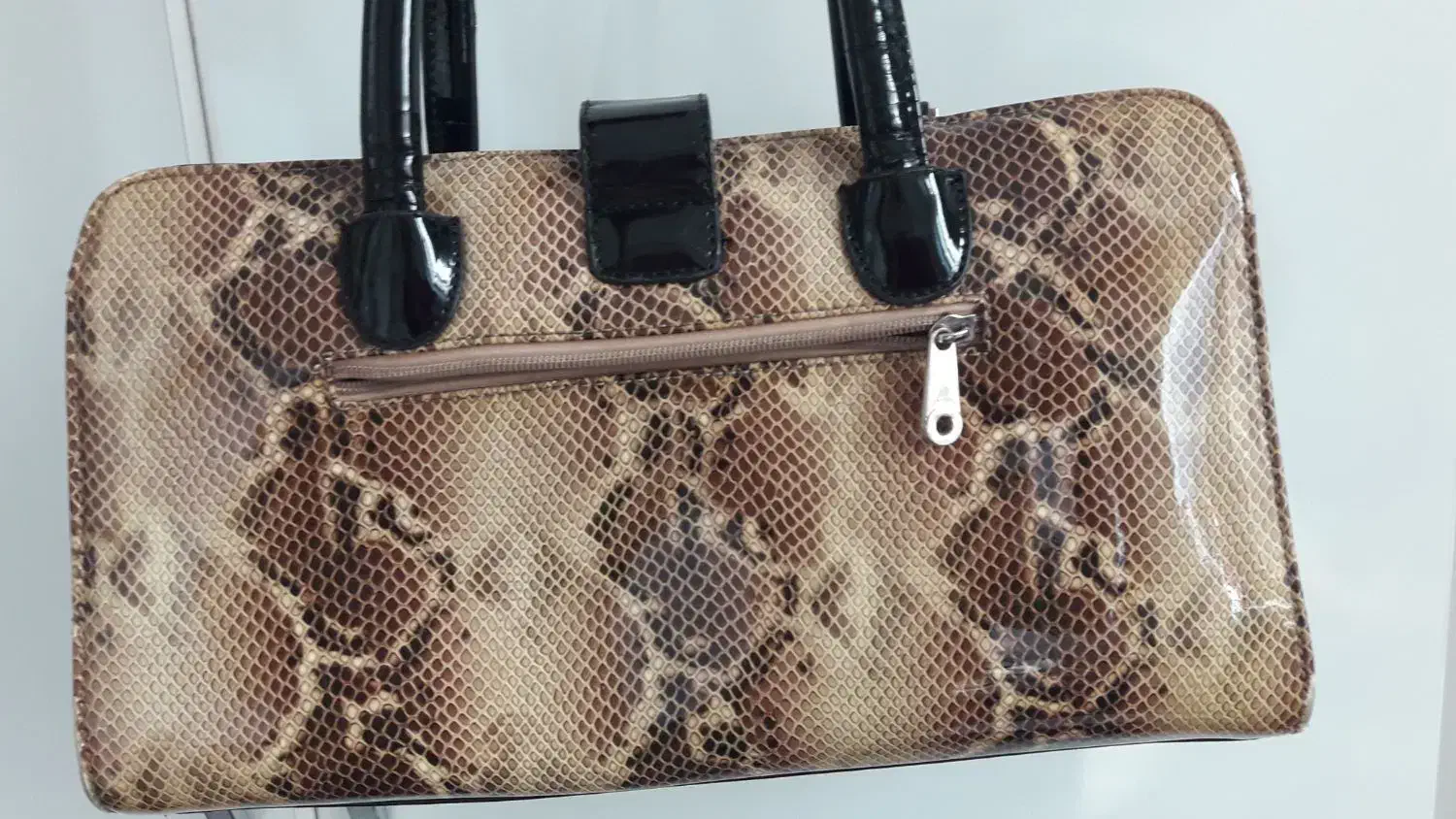 کیف مارک دیوید روسی|کیف، کفش، کمربند|خوی, |دیوار