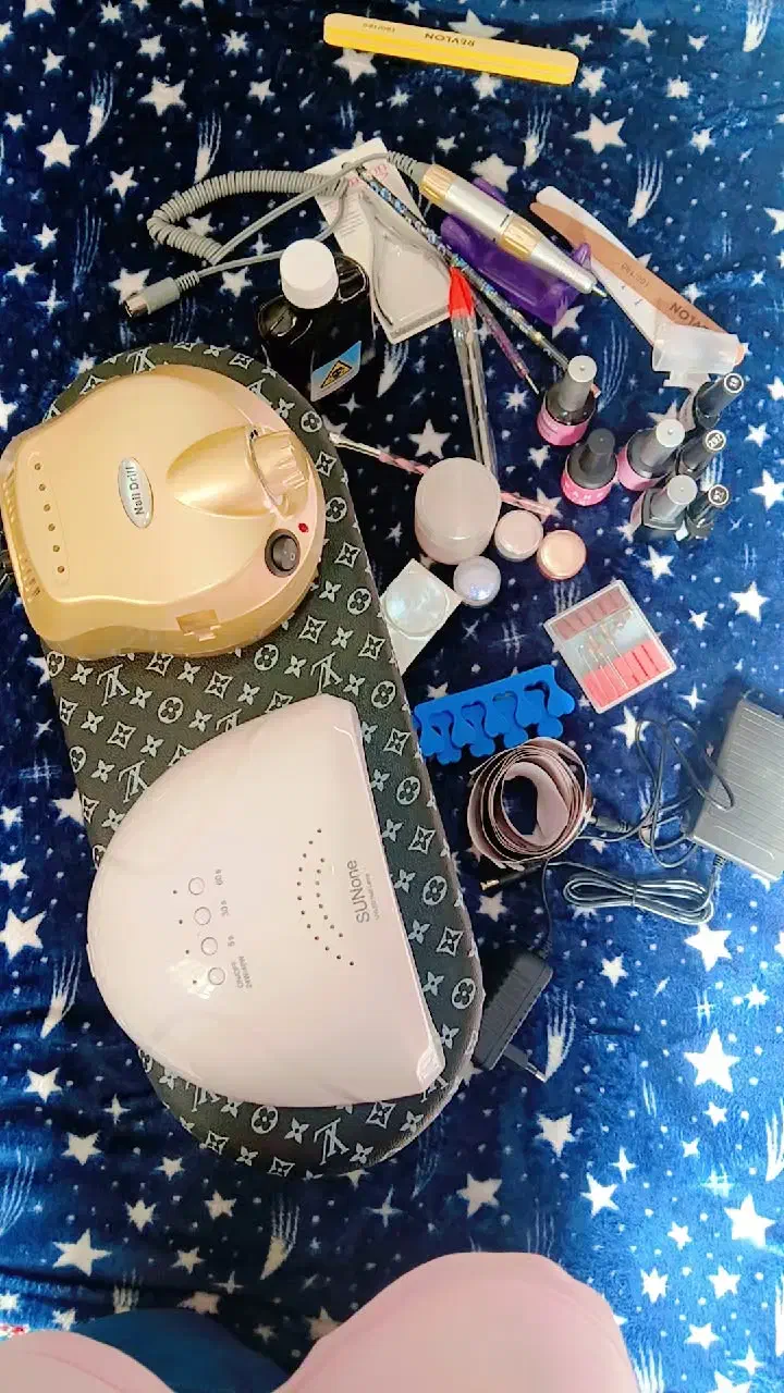 لوازم کاشت ناخن|آرایشگاه و سالن‌های زیبایی|اشتهارد, |دیوار