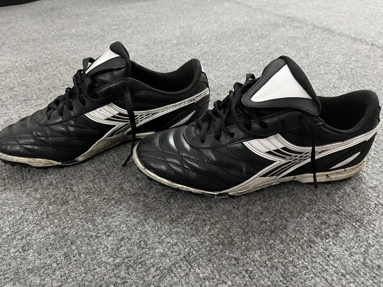 کفش ورزشی چمن مصنوعی دیادورا اصل|کیف، کفش، کمربند|تبریز, |دیوار