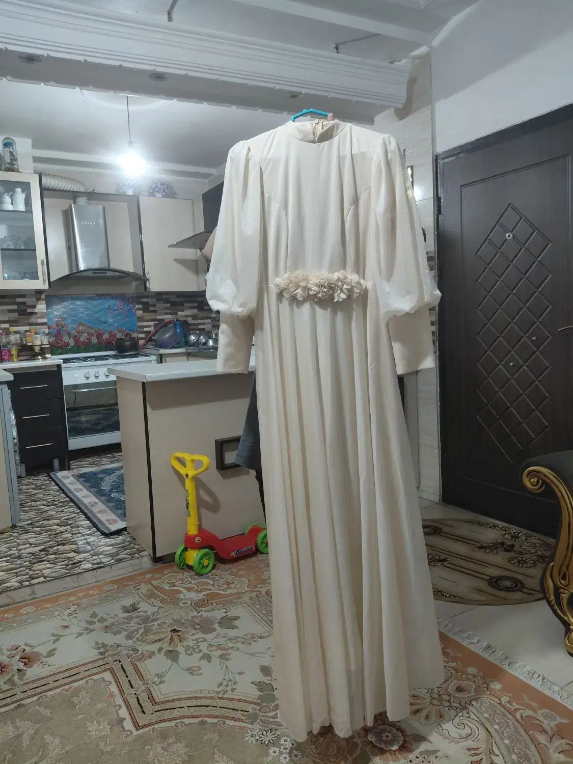 لباس مجلسی|لباس|صدرا-فارس, فاز ۱|دیوار