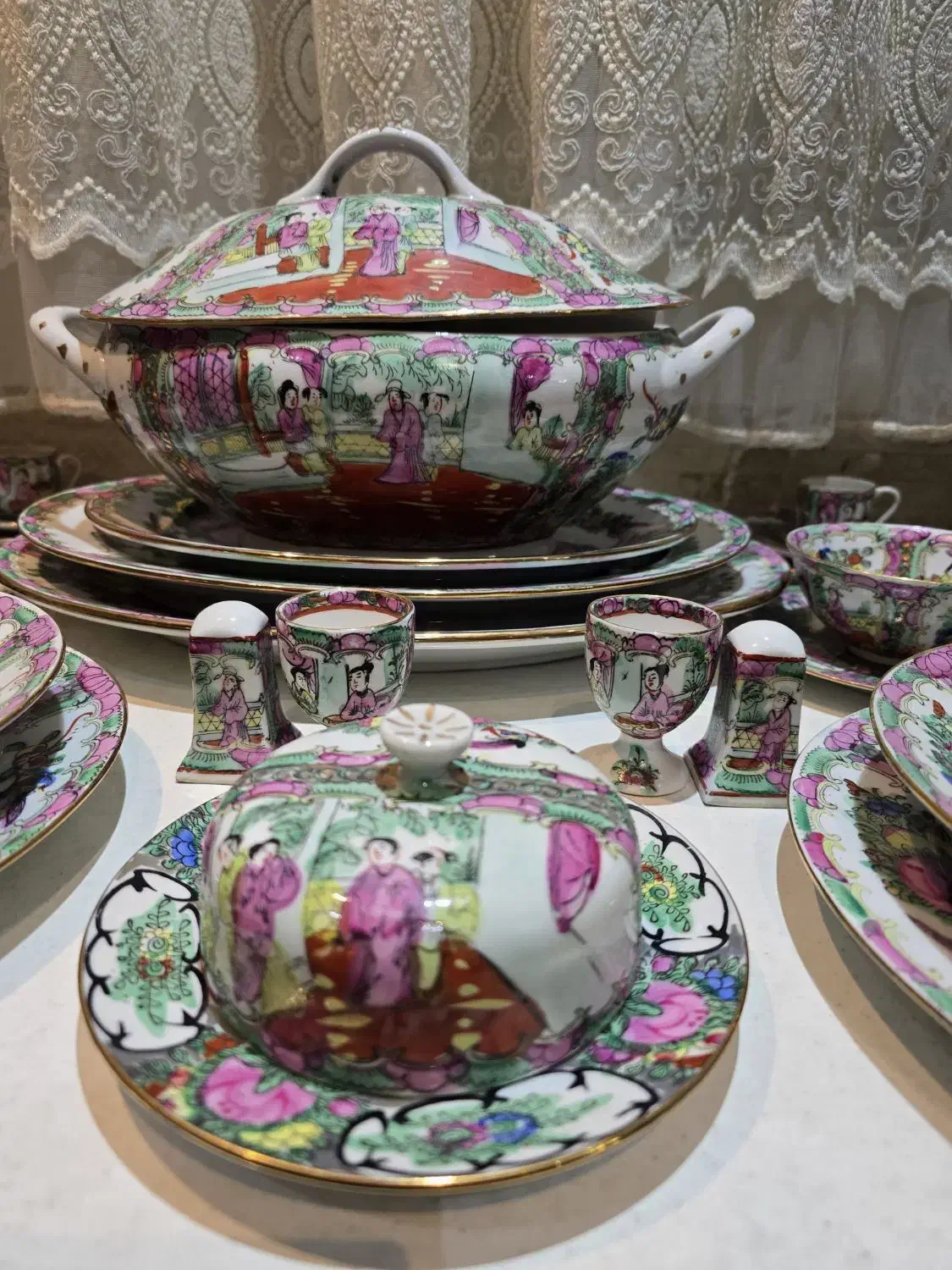 سرویس مرغی کامل غذاخوری بهشتی زمینه لیمویی قدیمی|ظروف سرو و پذیرایی|یزد, |دیوار