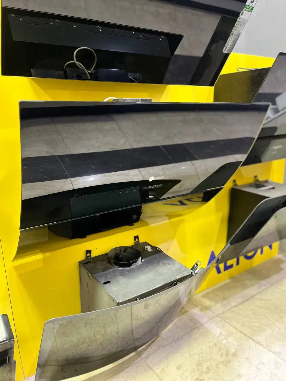 هود مورب حراج|هود|اصفهان, سرچشمه|دیوار