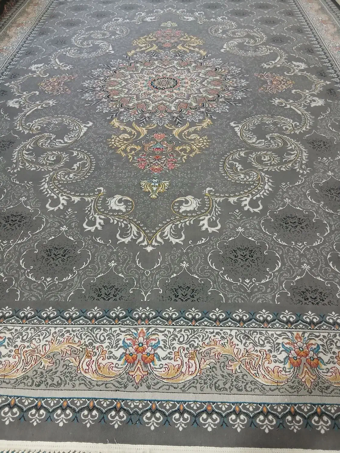 فرش ۱۲متری جفت زمینه طوسی سنگین وزن نخ|فرش|بجنورد, |دیوار